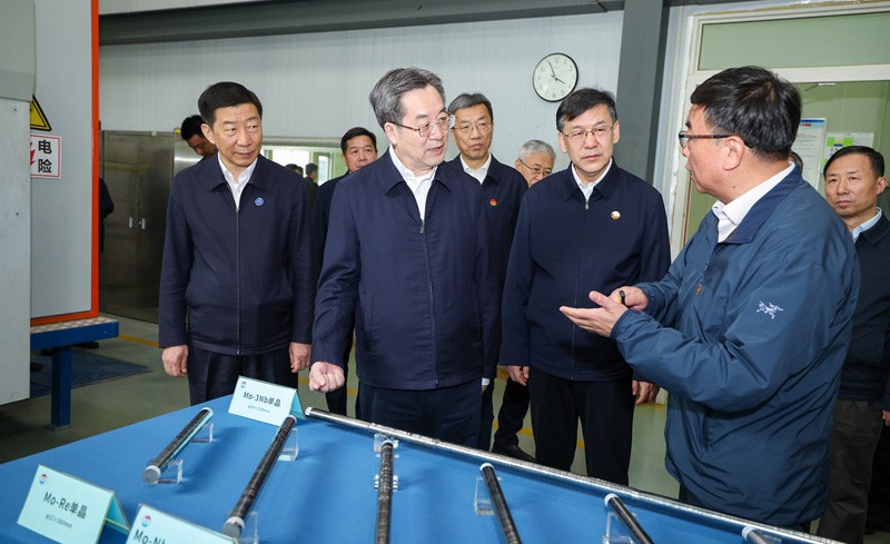 丁薛祥在陕西调研并主持召开座谈会时强调：坚定发展信心 强化创新驱动 推动高质量发展行稳致远