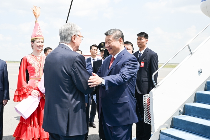 习近平抵达阿斯塔纳出席第二届中国—中亚峰会 习近平抵达阿斯塔纳出席第二届中国—中亚峰会