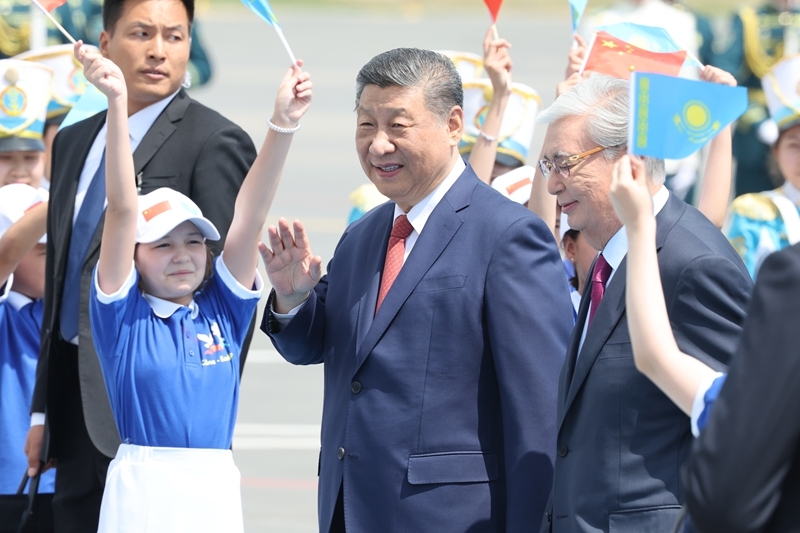 习近平抵达阿斯塔纳出席第二届中国—中亚峰会 习近平抵达阿斯塔纳出席第二届中国—中亚峰会
