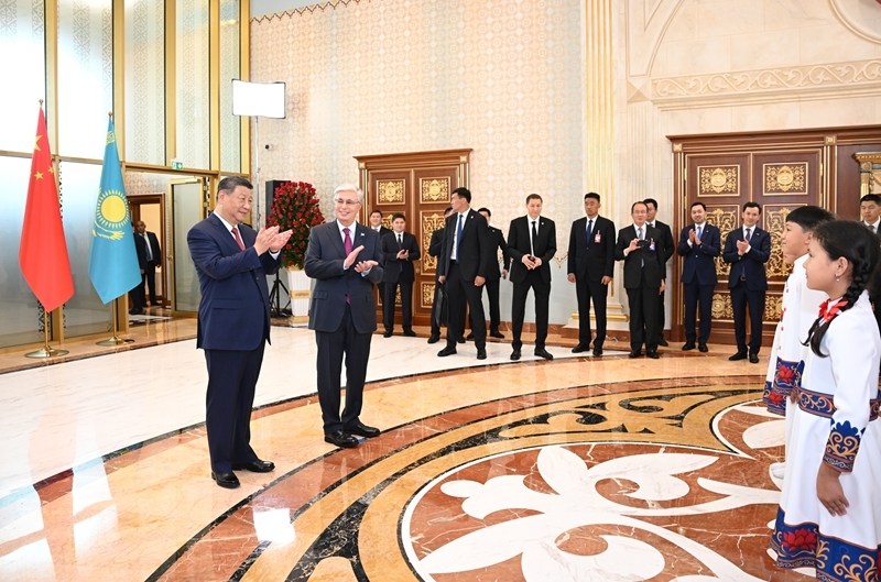 习近平抵达阿斯塔纳出席第二届中国—中亚峰会 习近平抵达阿斯塔纳出席第二届中国—中亚峰会