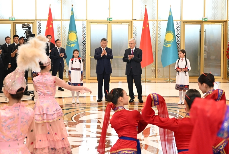 习近平抵达阿斯塔纳出席第二届中国—中亚峰会 习近平抵达阿斯塔纳出席第二届中国—中亚峰会