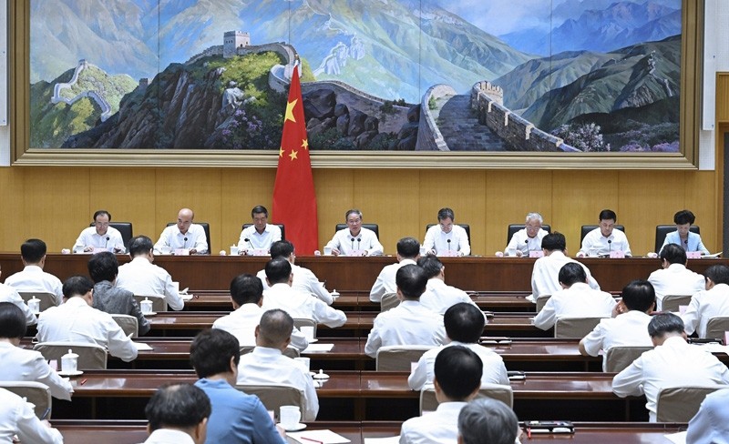李强主持召开国务院第九次全体会议强调：巩固拓展经济回升向好势头 努力完成全年经济社会发展目标任务