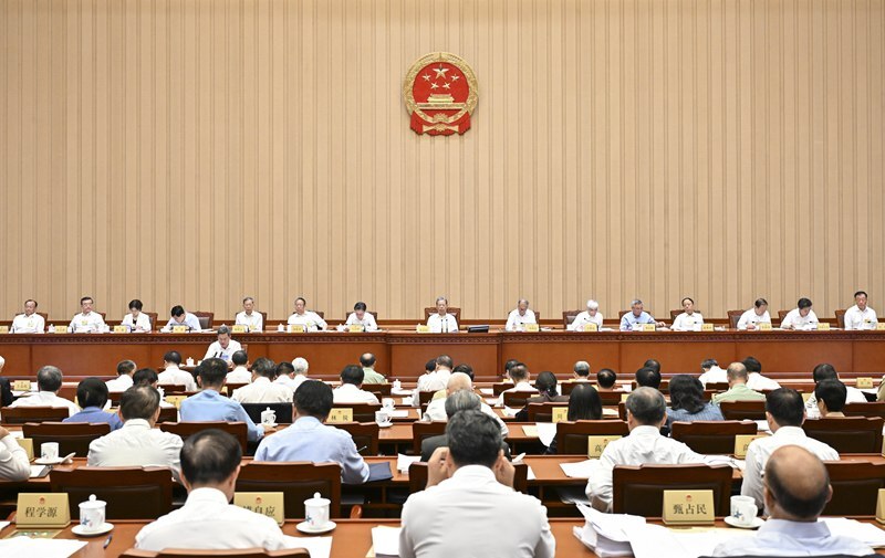 十四届全国人大常委会第十七次会议举行第二次全体会议 审议执法检查报告、专项工作报告等 赵乐际出席会议