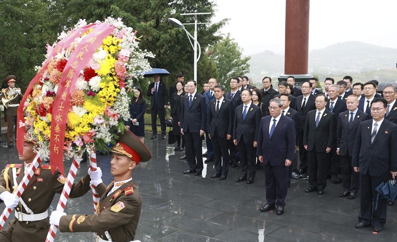 李强凭吊中国人民志愿军烈士