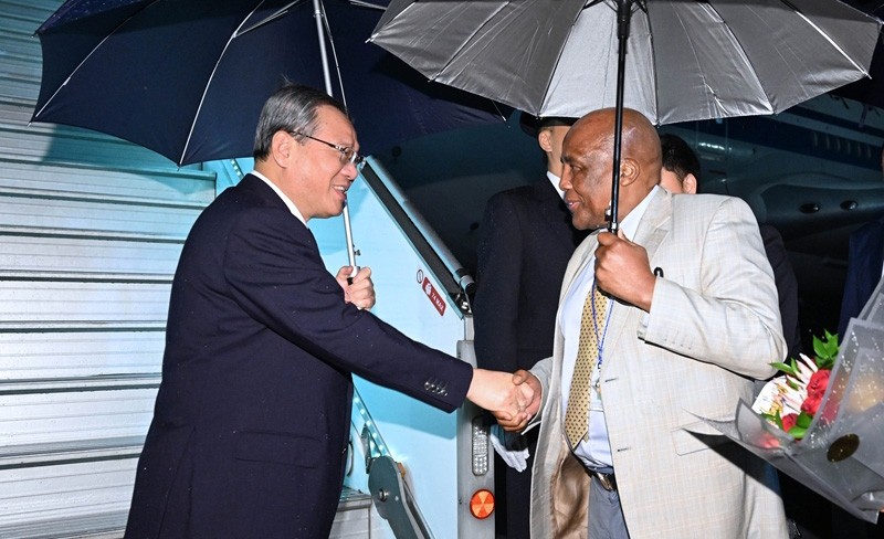 李强抵达约翰内斯堡出席二十国集团领导人第二十次峰会