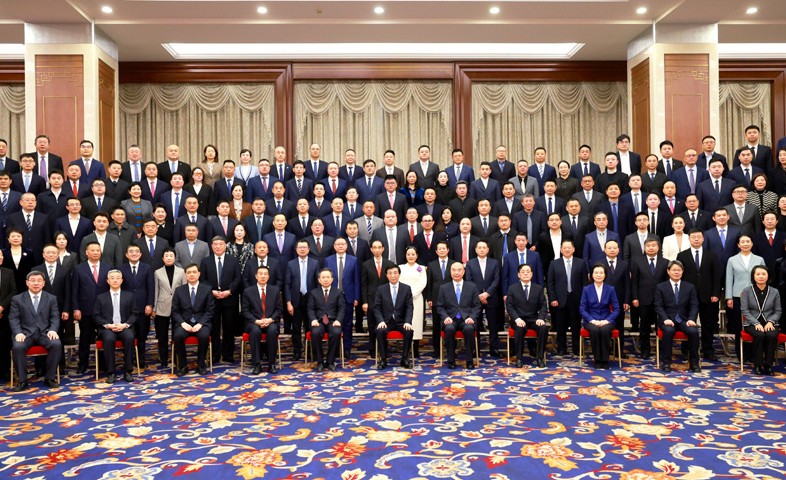 中国光彩事业促进会第七次会员代表大会召开 王沪宁会见与会代表