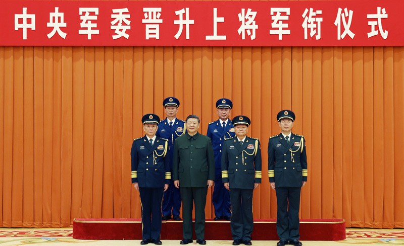 中央军委举行晋升上将军衔仪式 习近平颁发命令状并向晋衔的军官表示祝贺