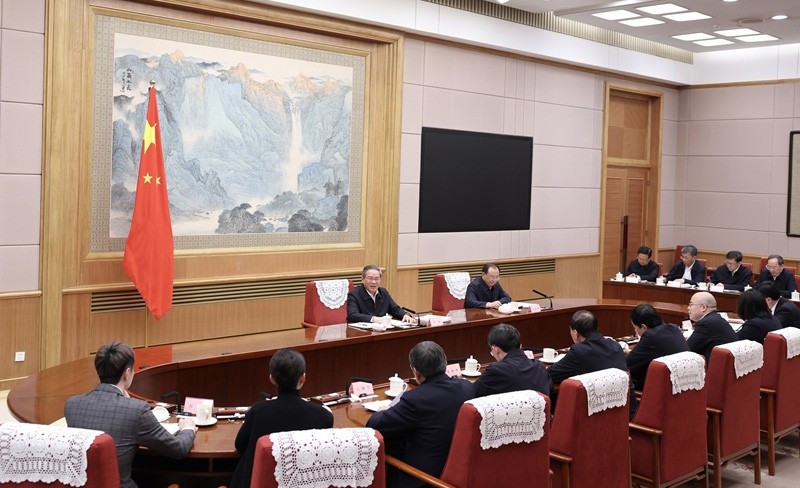 李强主持召开专家、企业家和教科文卫体等领域代表座谈会 听取对政府工作报告、