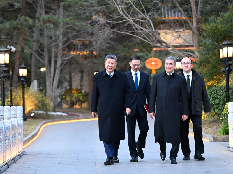 习近平会见土库曼斯坦民族领袖、人民委员会主席别尔德穆哈梅多夫