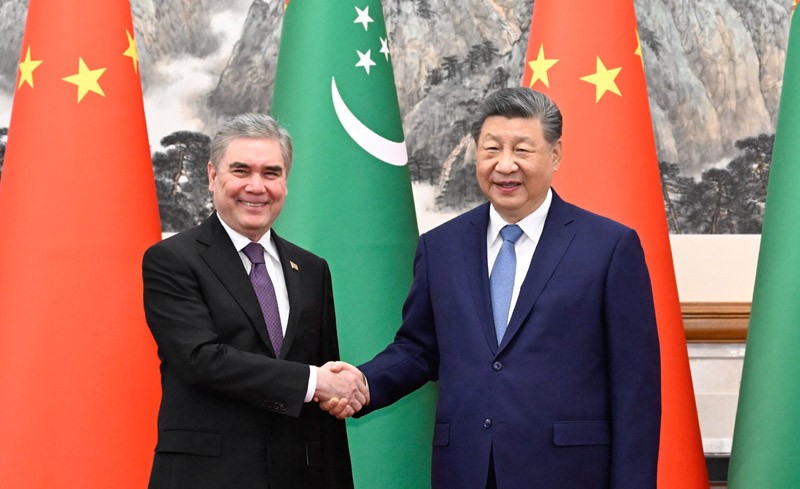 习近平会见土库曼斯坦民族领袖、人民委员会主席别尔德穆哈梅多夫