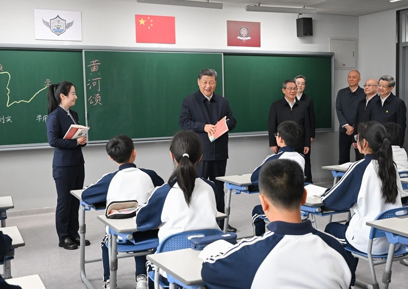 习近平：牢牢把握雄安新区功能定位 努力建设新时代创新高地和推动高质量发展样板