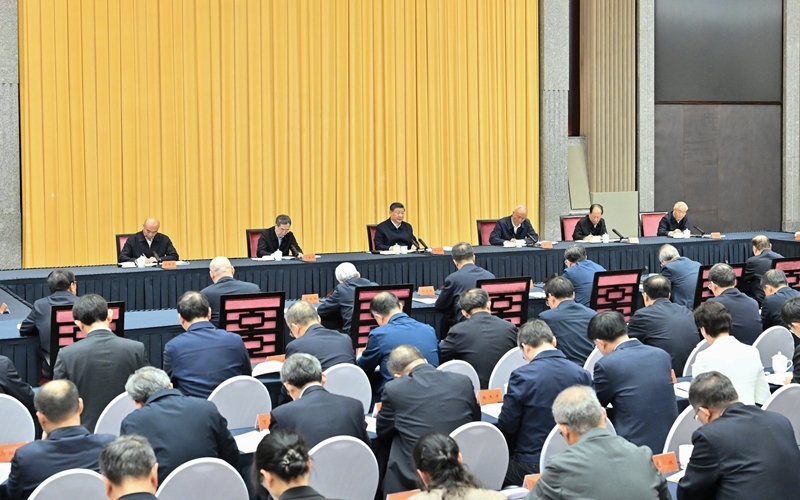 习近平在加强基础研究座谈会上强调：以更大力度更实举措加强基础研究 进一步打牢科技强国建设根基