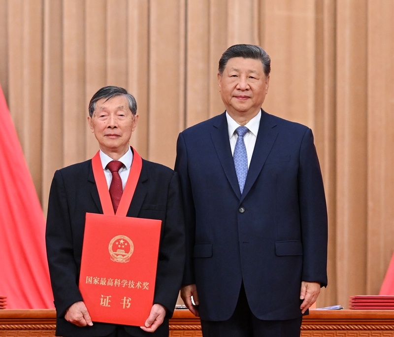 习近平出席国家科学技术奖励大会两院院士大会中国科协第十一次全国代表大会并发表重要讲话