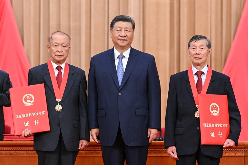 习近平出席国家科学技术奖励大会两院院士大会中国科协第十一次全国代表大会并发表重要讲话