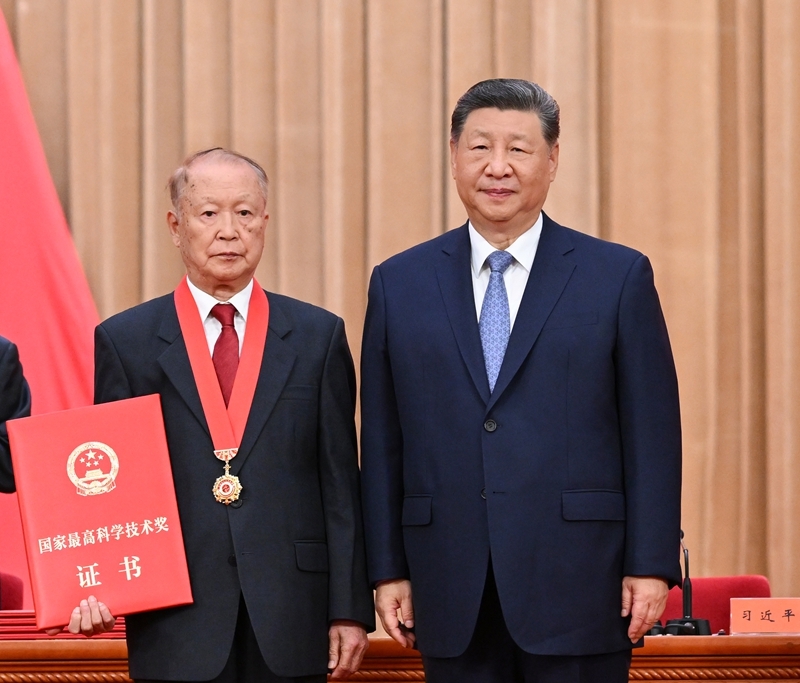 习近平出席国家科学技术奖励大会两院院士大会中国科协第十一次全国代表大会并发表重要讲话