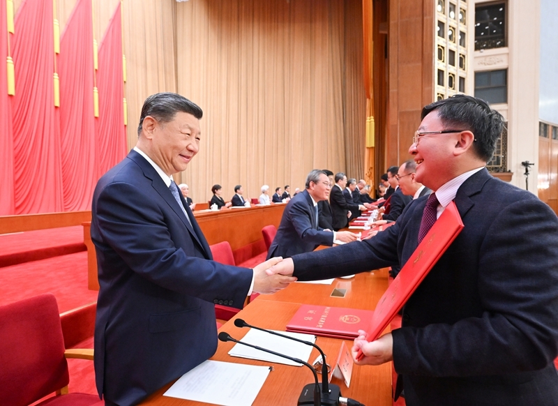 习近平出席国家科学技术奖励大会两院院士大会中国科协第十一次全国代表大会并发表重要讲话