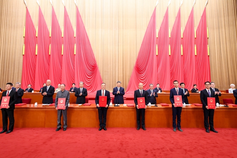 习近平出席国家科学技术奖励大会两院院士大会中国科协第十一次全国代表大会并发表重要讲话